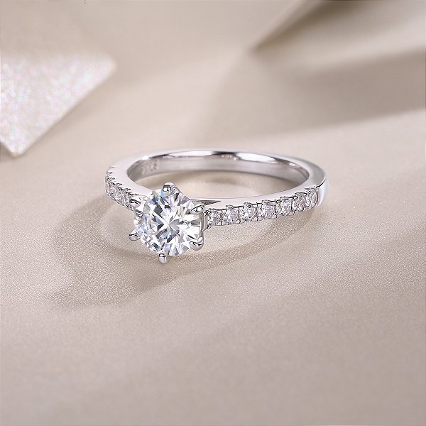 Anel Solitário cravejado Moissanite 6,5mm/1,0ct prata 925 com banho de ródio