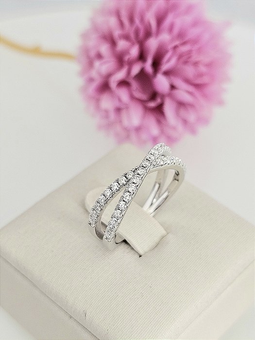 Anel entrelaçado cravejado Moissanite prata 925 com banho de ródio