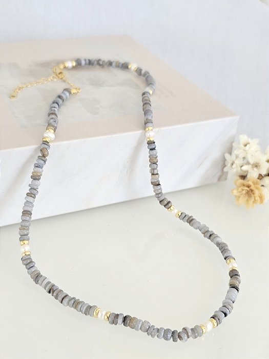 Choker pedra ágata cinza polida prata 925 com banho de ouro amarelo 18K