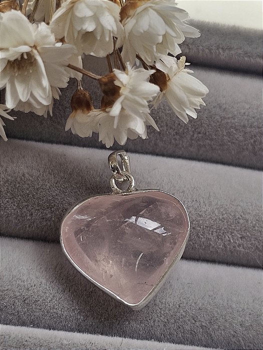 Pingente pedra natural Quartzo Rosa coração pequeno prata 925