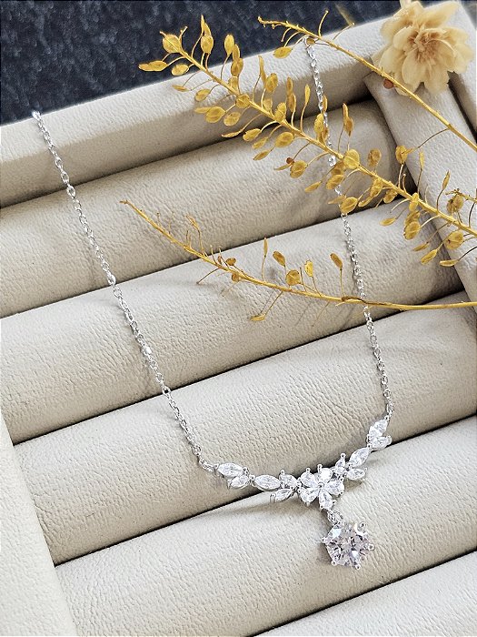 Gargantilha Flor ponto de luz zircônia prata 925 com banho de ródio