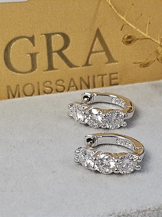 Brinco Argolinha Moissanite 4mm/ 0.30ct prata 925 com banho de ródio