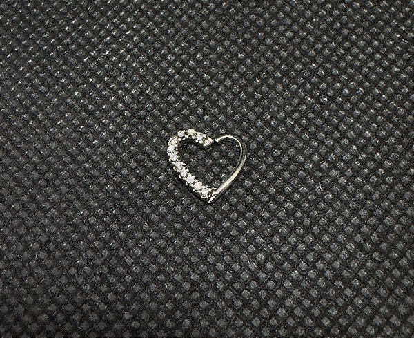 P0650 CORAÇAO RODIO CRAVEJADO  DAITH (DIREITA )