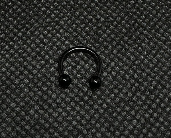 P0433 FERRADURAS PVD BLACK 6MM