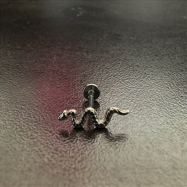P0429 LABRET TITANIO COBRA 8MM
