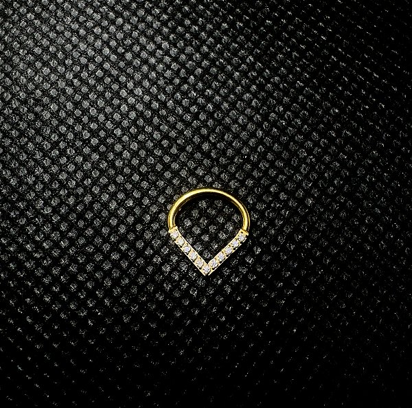 P0080 SEGMENTO TITÂNIO PVD DOURADO FRONTAL TRIANGULAR 8MM