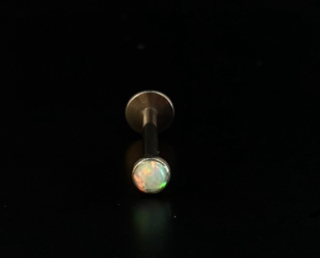 P0079 LABRET 1.2 8MM TITÂNIO OPALA BRANCA R.I