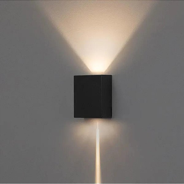 Arandela 8046FA-PF com Lente Facho Aberto e Fechado - Preto Fosco
