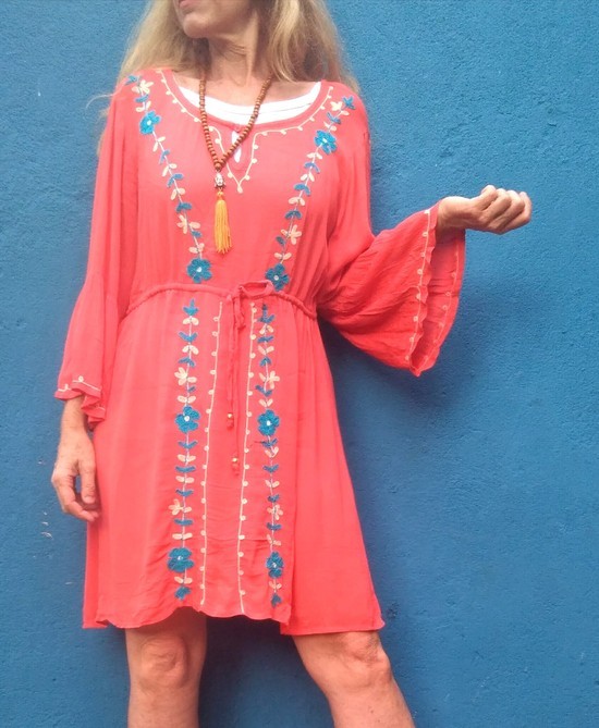 Vestido midi bordado