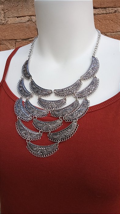 Colar boho chic com resina