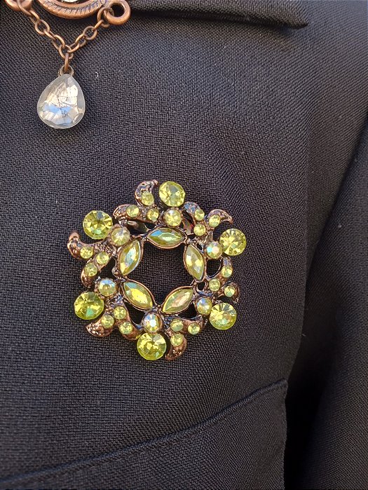 Broche boho floral zircônia