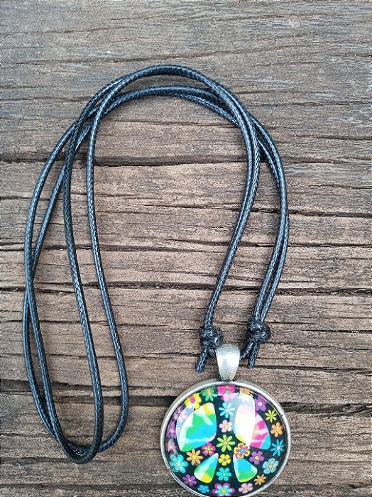 Colar cordão hippie com pingente