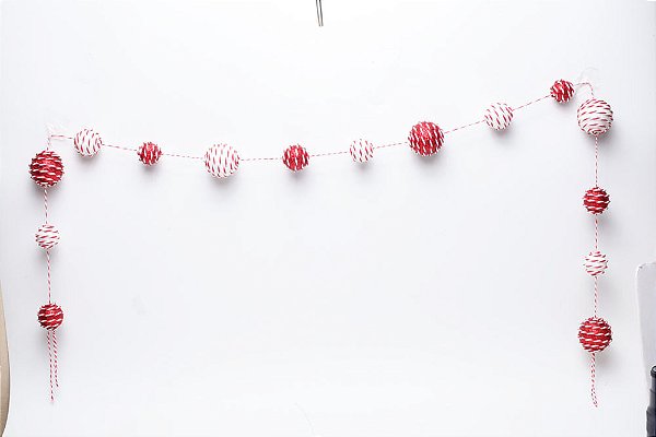 Festão Bolas Listras Branco e Vermelho 180cm