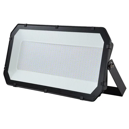 Refletor Ultra LED 800W 6500K branco frio preto SMD IP66 bivolt.
