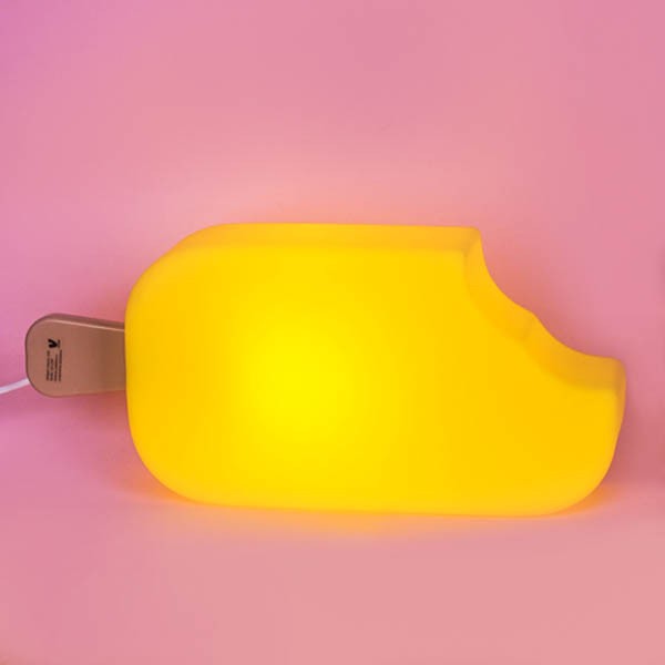 Luminária Picolé 19x42,5x9cm Polietileno Amarelo e Marrom.