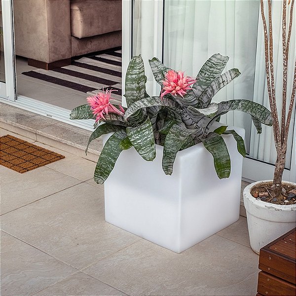 Luminária Cachepot Ouvert Externo 42x42x42cm Polietileno Branco.