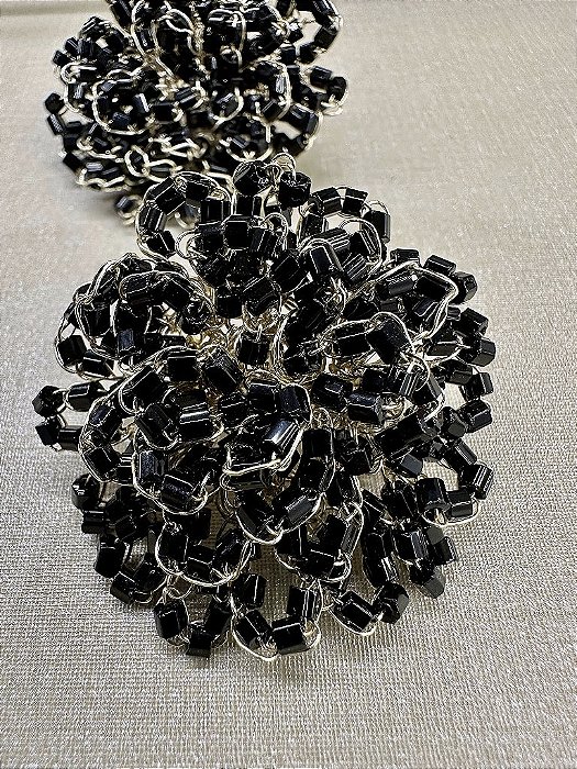 Brinco Frufru grande preto