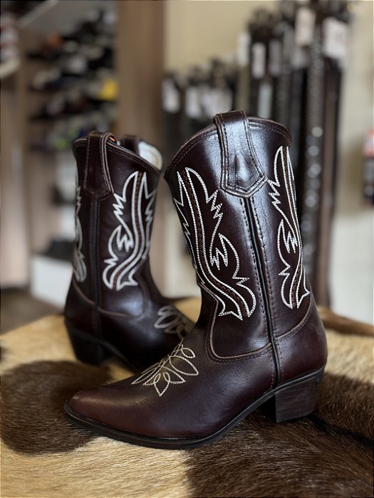 Bota bico fino Feminina