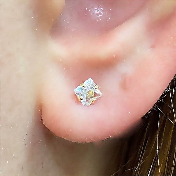 Brinco Pequeno Quadrado com Zircônia Banhado a ouro 18k