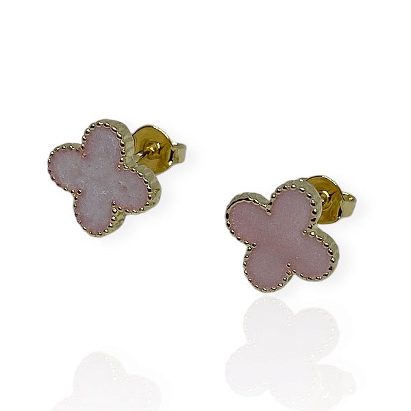 Brinco trevo cor rosa banhado em ouro 18k