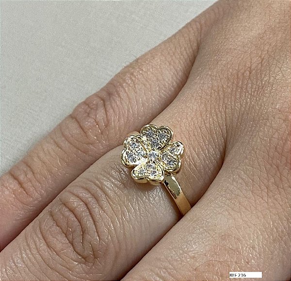 Anel modelo trevos banhado em ouro 18k com zircônias