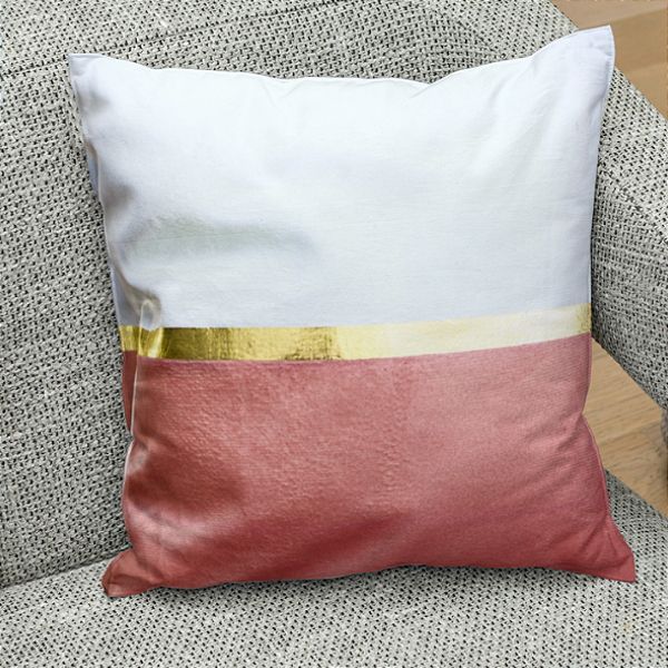 Almofada Branca e Rosa com detalhe dourado
