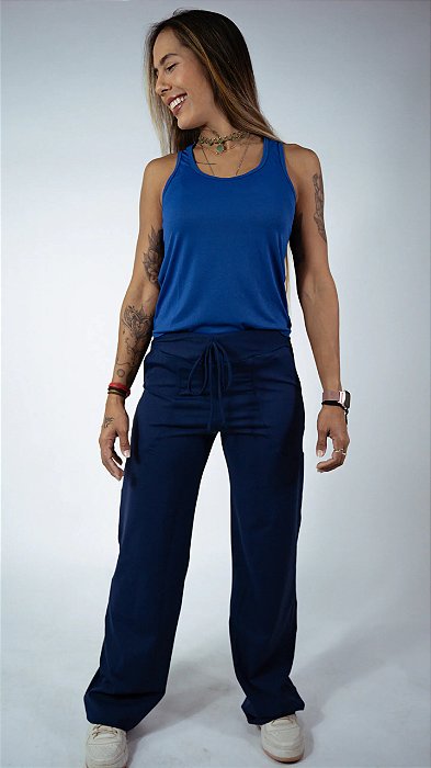Calça flare quatro bolsos
