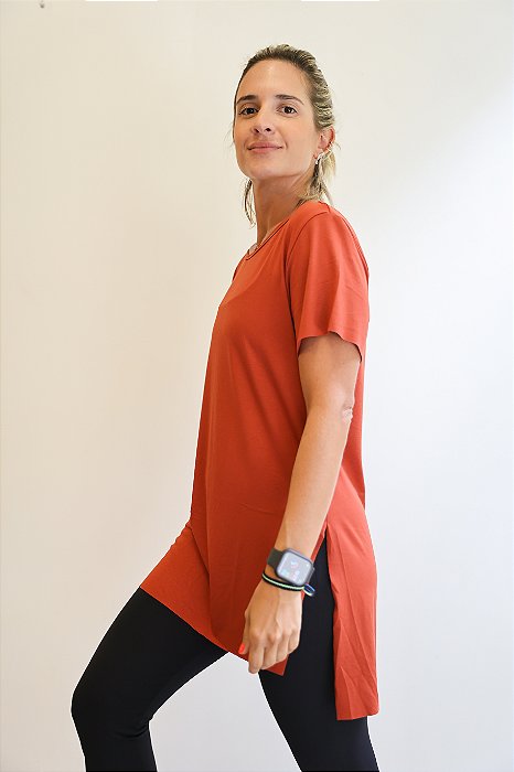Blusa Alongada Com Fenda Lateral