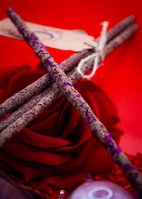 Incenso de Rosas Vermelhas - Artesanal Natural (04 Unidades)