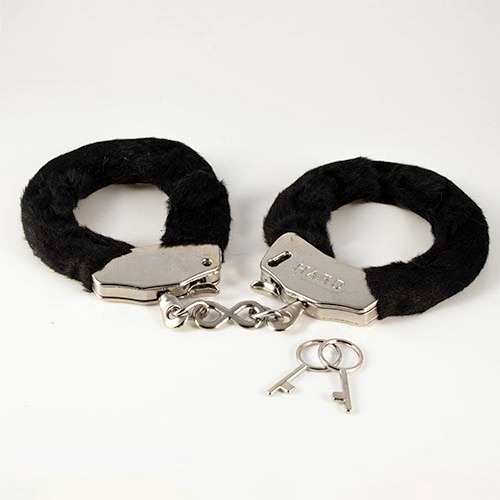 Algemas de Metal Cromada com Pelúcia Preta