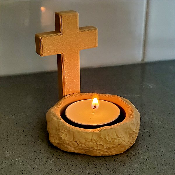 Castiçal com Base em textura de Pedra e Cruz