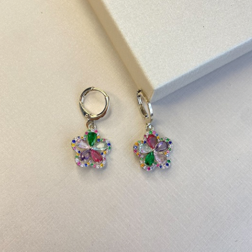 Brinco flor color cravejado com zircônias banhado a ródio