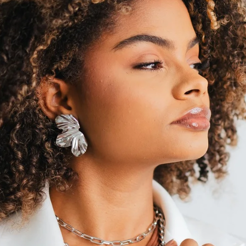 Brinco meia flor orgânico banhado a ródio