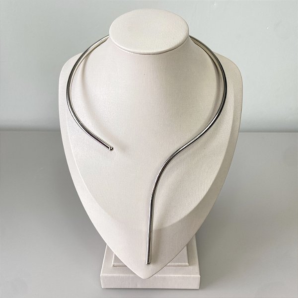 Colar choker orgânica banhada a ródio ouro branco