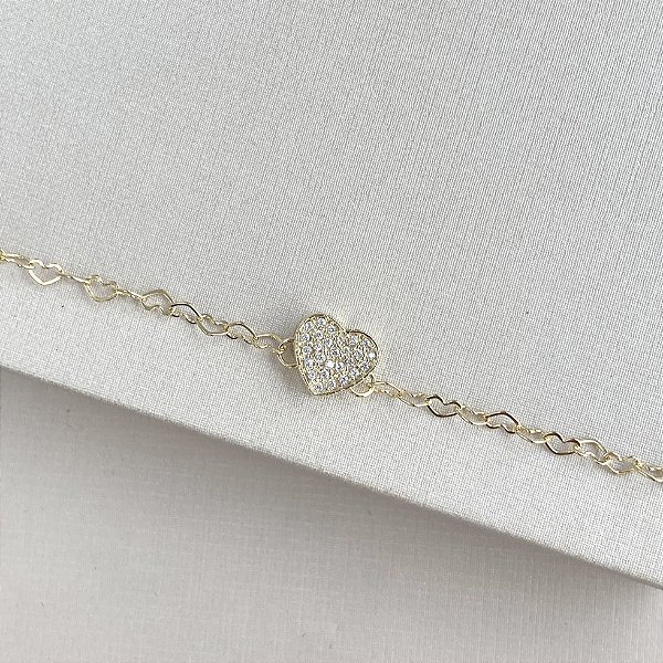 Pulseira corrente corações com coração cravejado com zircônias banhado a ouro 18k