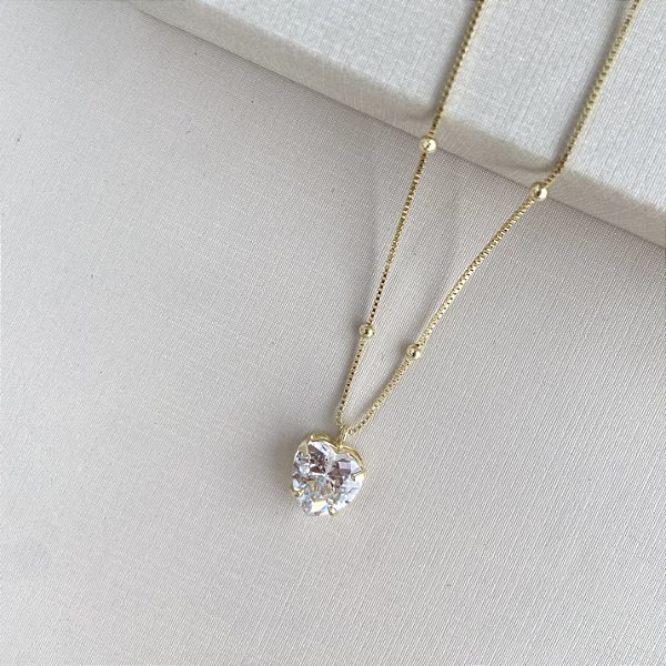 Colar coração solitário com esferas banhado a ouro 18k