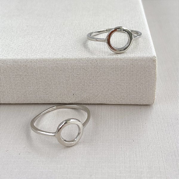 Anel círculo banhado a ródio branco