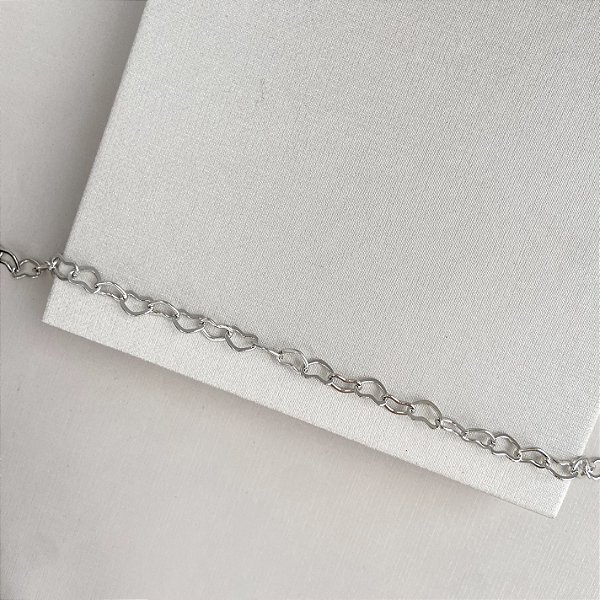 Tornozeleira corações conectados banhada a ródio branco