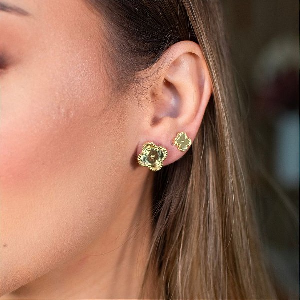 BRINCO VIRGINIA PEQUENO EM BANHO DE OURO 18K