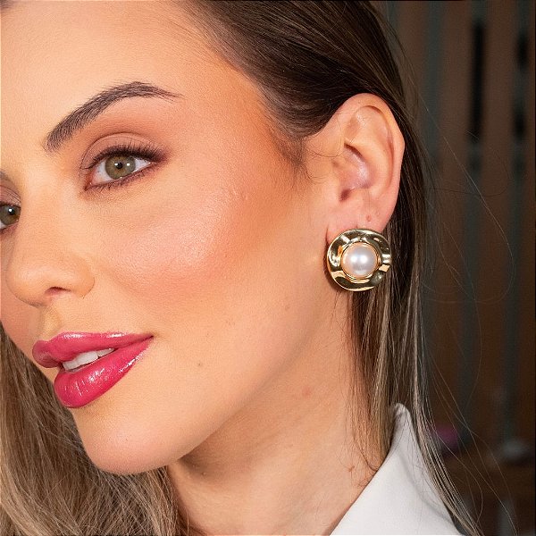 BRINCO PEROLA AMANDA EM BANHO DE OURO 18 K