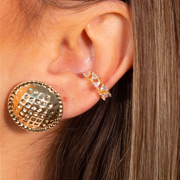 PIERCING TRIANGULO FAKE NO BANHO DE OURO 18K