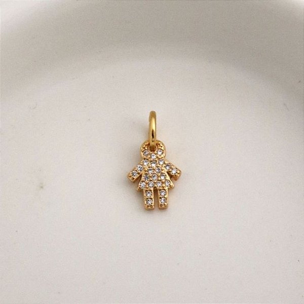PINGENTE GIRL CRAVEJADO EM BANHO DE OURO 18K
