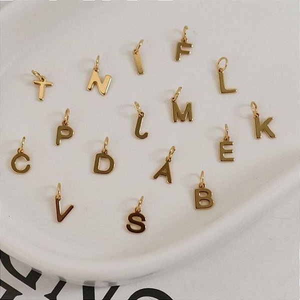 PINGENTE INICIAL PEQUENO NO BANHO DE OURO 18K