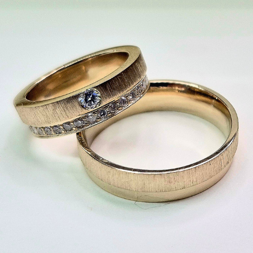 Alliance Dune d’Or em ouro Champagne Moissanite