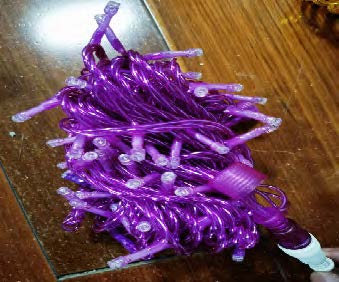 Pisca 100 LEDS e fio Roxo Ø1,8mm com 20 Strobos brancos IP65 Externo 220V 10 metros.