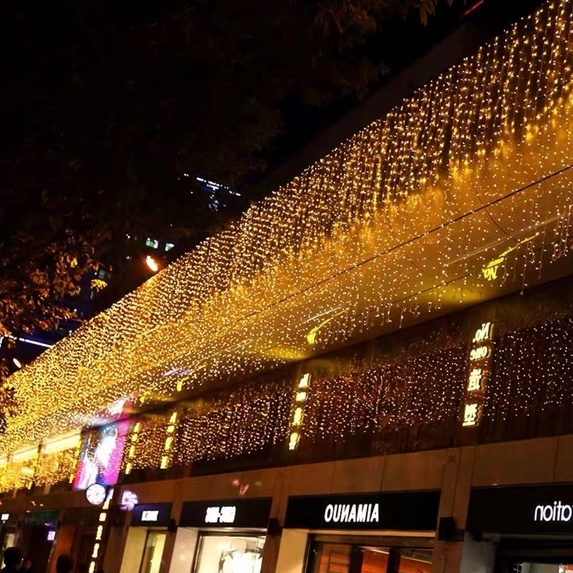 Cascata com 350 LEDs Branco Quente com memória 8 funções 10 metros uso externo IP44 bivolt.