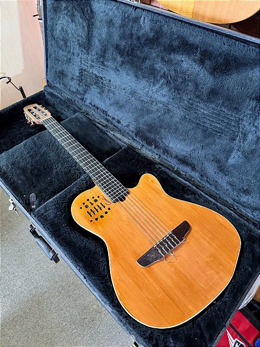 Violão Godin acs sa nylon midi elétrico com hardcase regulado