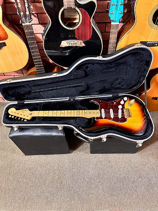 Guitarra Fender Strato Mexicana Deluxe caps noiseless com case