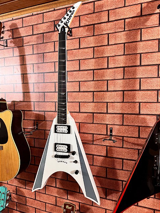 Guitarra Elet Kramer Nite V Plus - Alpine White caps Seymour Duncan