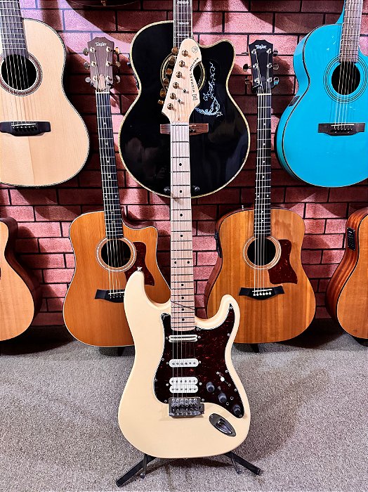 Guitarra Michael Rocker Stratocaster com efeitos regulada